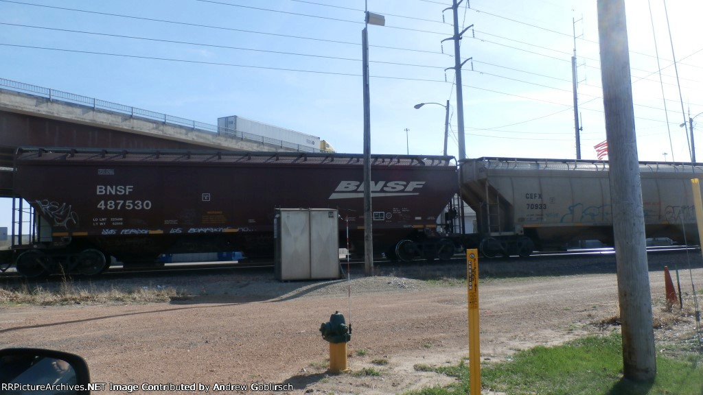 CEFX 70933 & BNSF 487530 